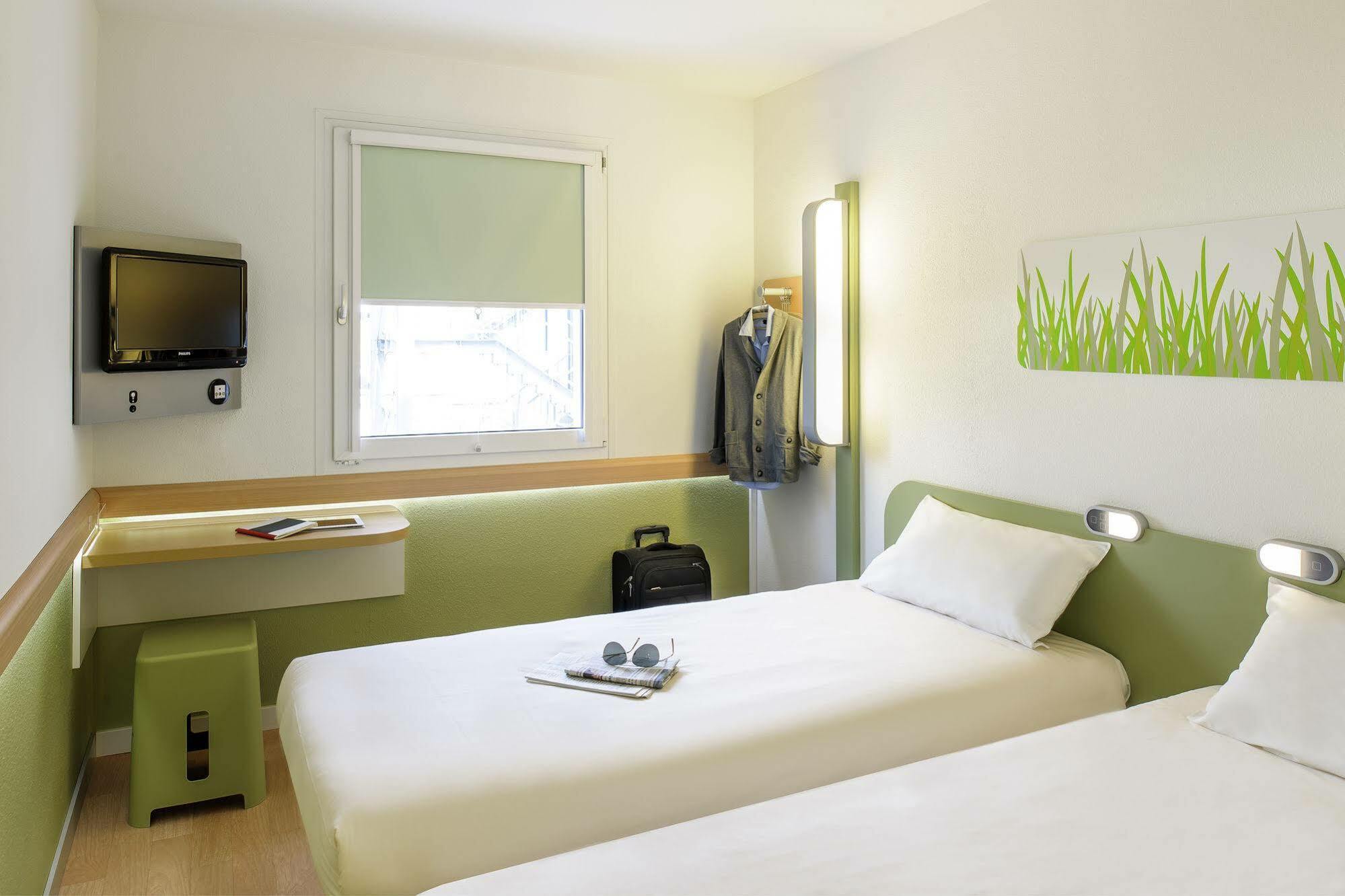 Ibis Budget Fontainebleau Avon Bagian luar foto