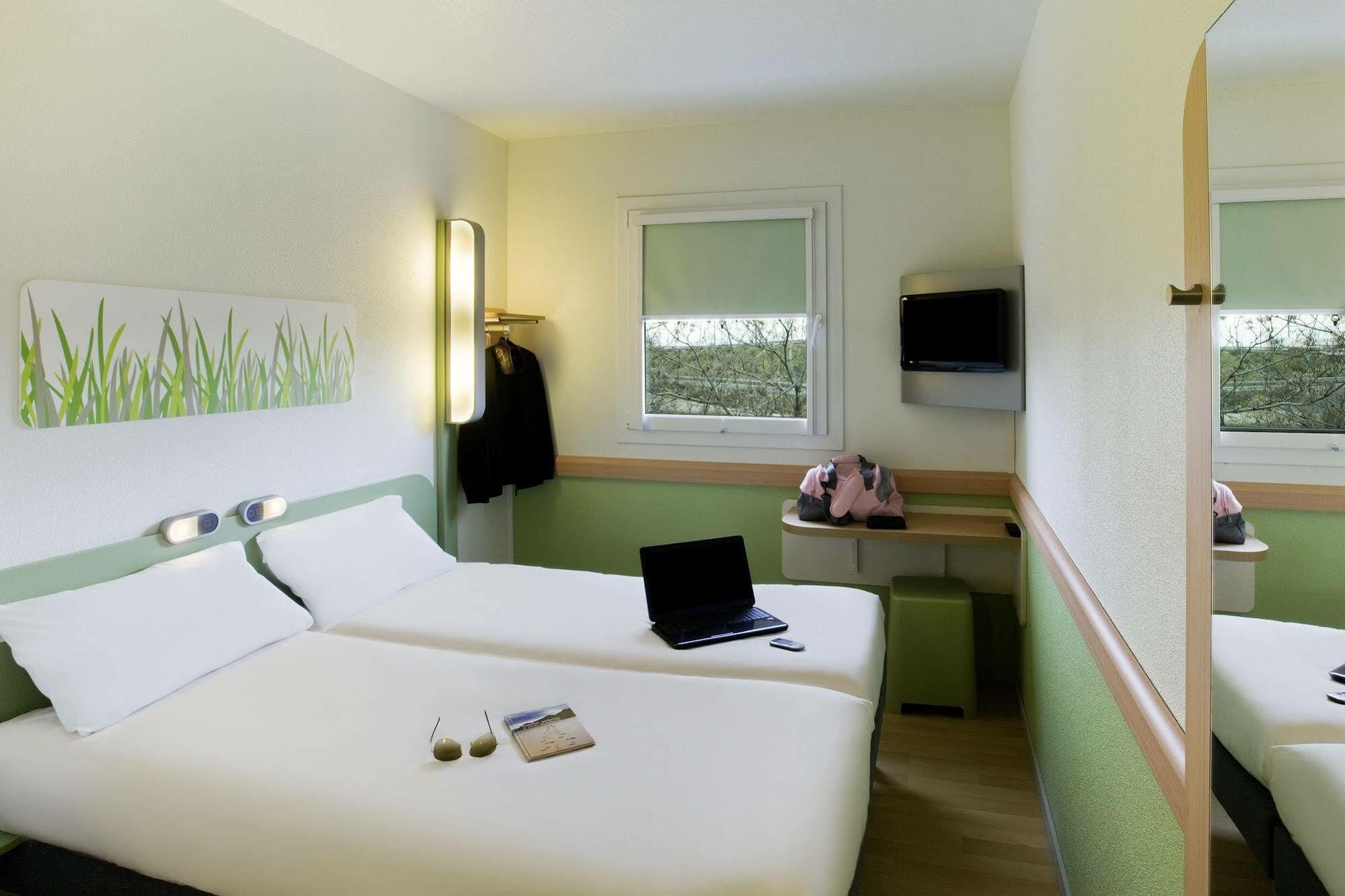 Ibis Budget Fontainebleau Avon Bagian luar foto