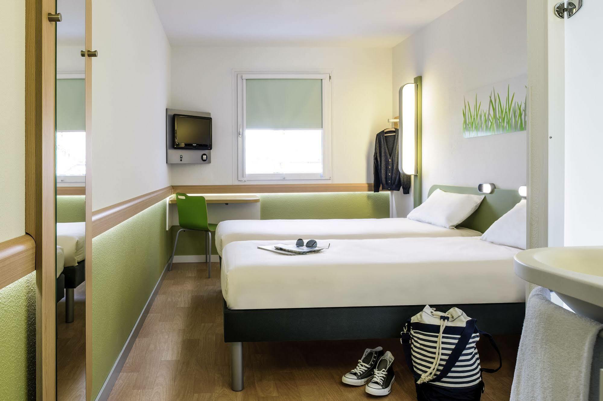 Ibis Budget Fontainebleau Avon Bagian luar foto