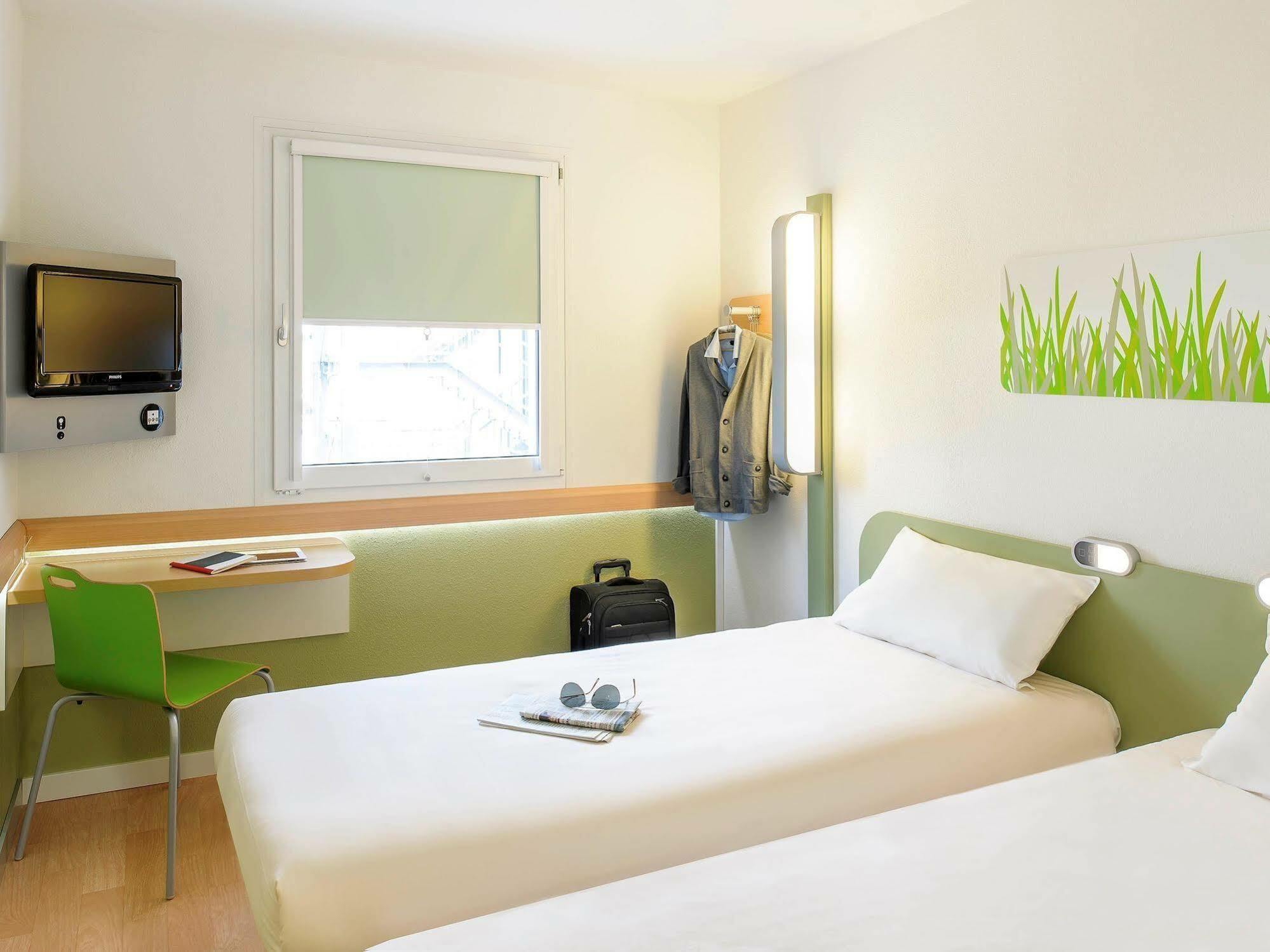 Ibis Budget Fontainebleau Avon Bagian luar foto