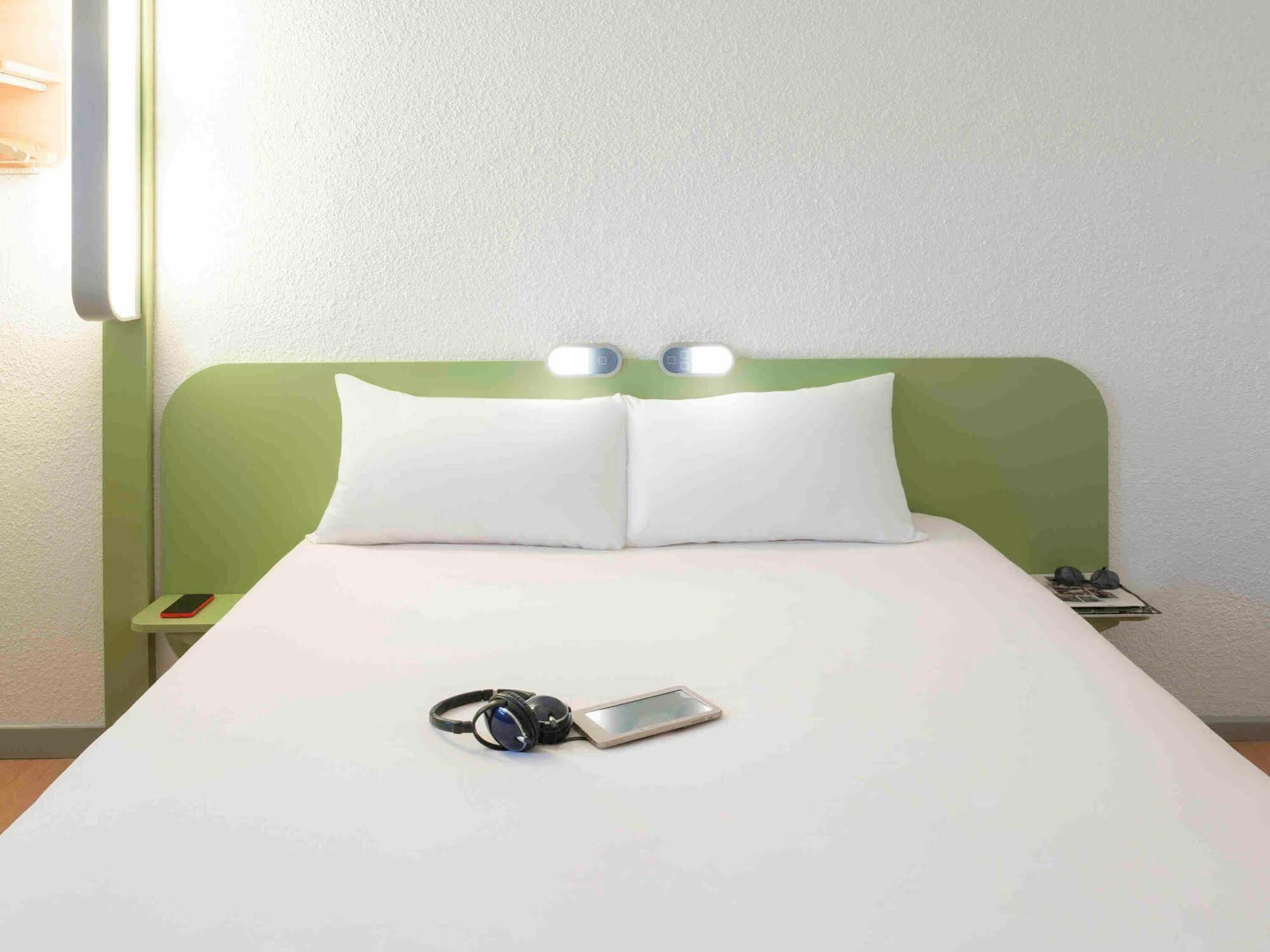 Ibis Budget Fontainebleau Avon Bagian luar foto