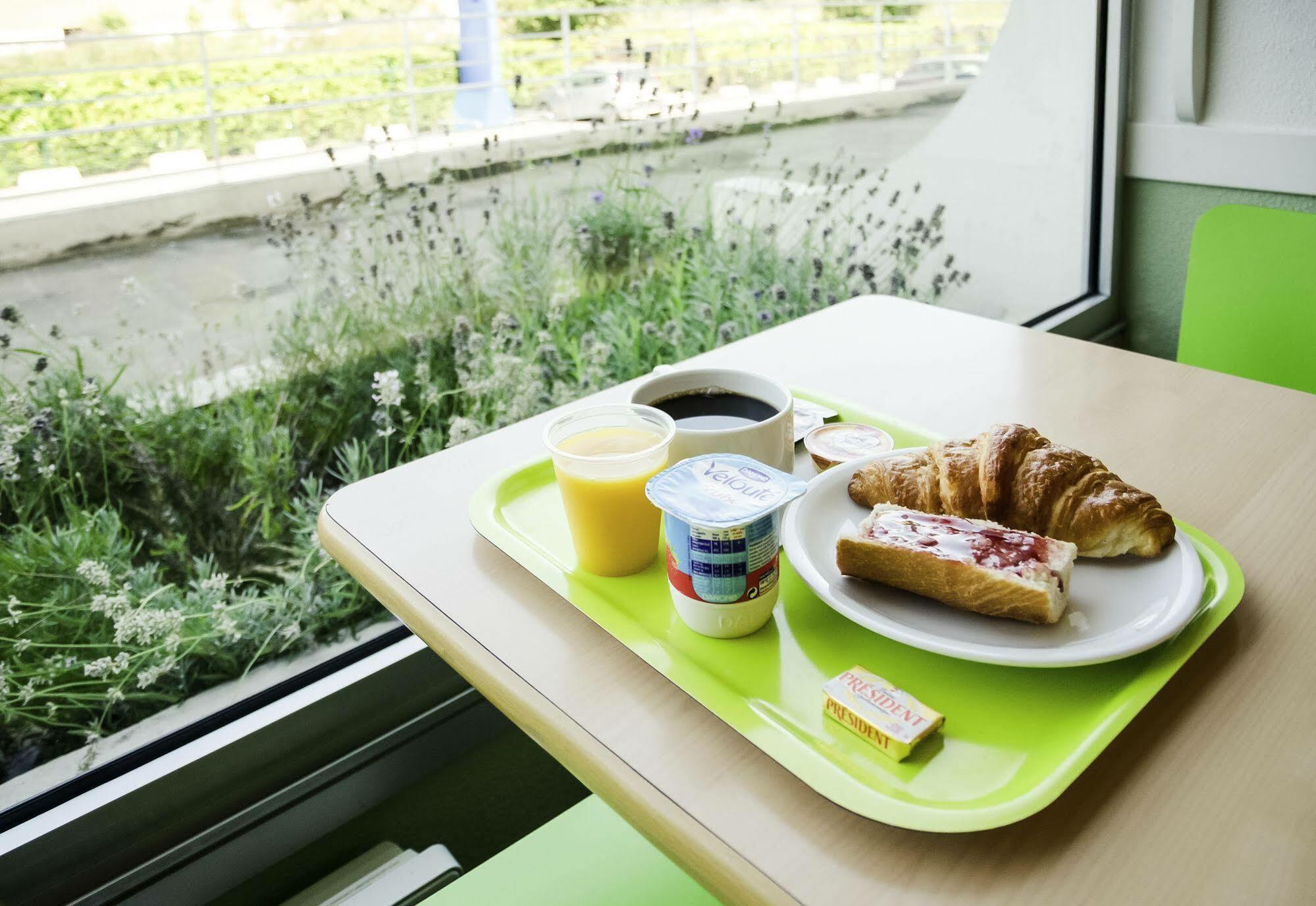 Ibis Budget Fontainebleau Avon Bagian luar foto
