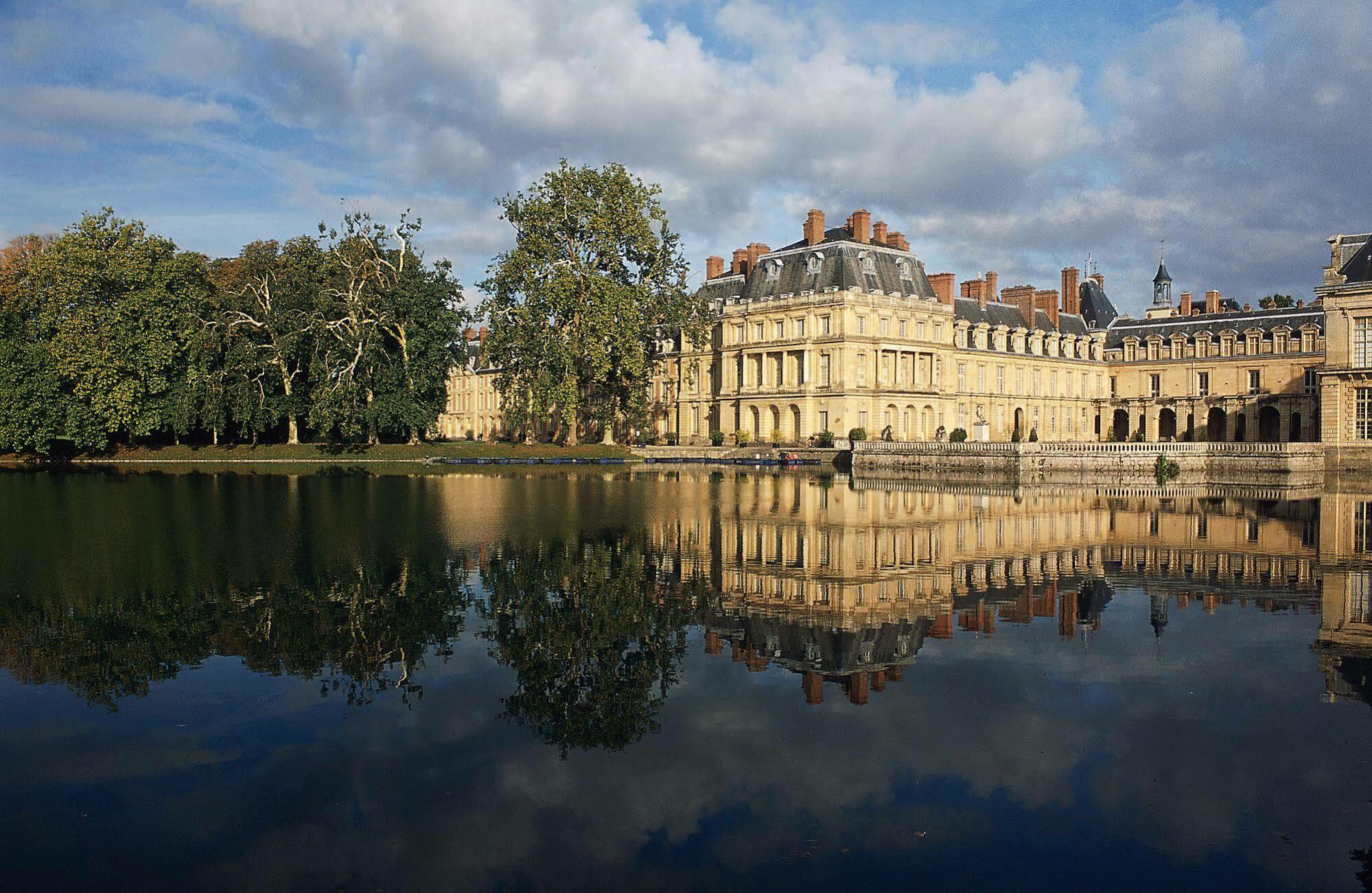Ibis Budget Fontainebleau Avon Bagian luar foto